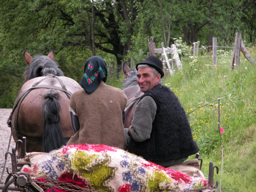 25locals-from-Hoteni-village