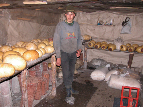 25the-cheese-maker-sheepfold-Piatra-Craiului